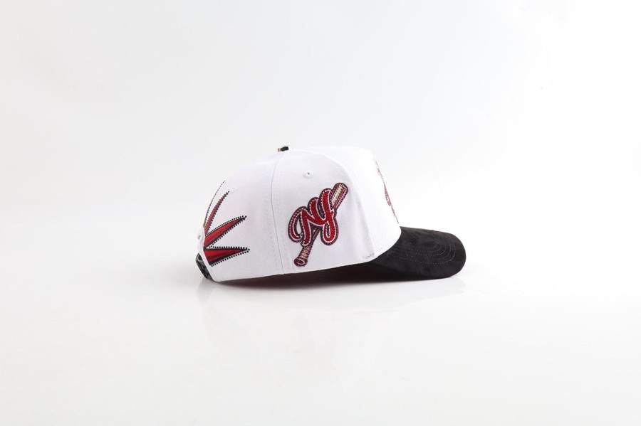 NY Yankees Script — White/Black